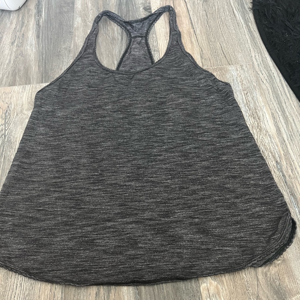 Lululemon tank size 4